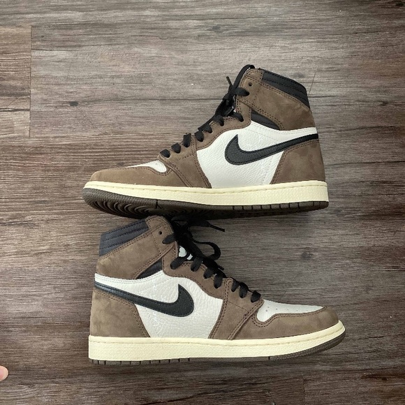 TRAVIS SCOOT X AIR JORDAN 1 RETRO HIGH